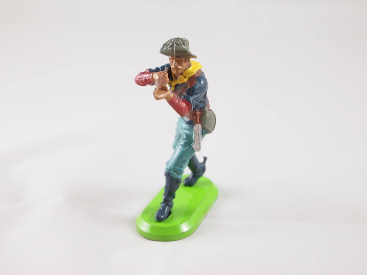 Britains Deetail Soldier 7th Cavalry standing firing