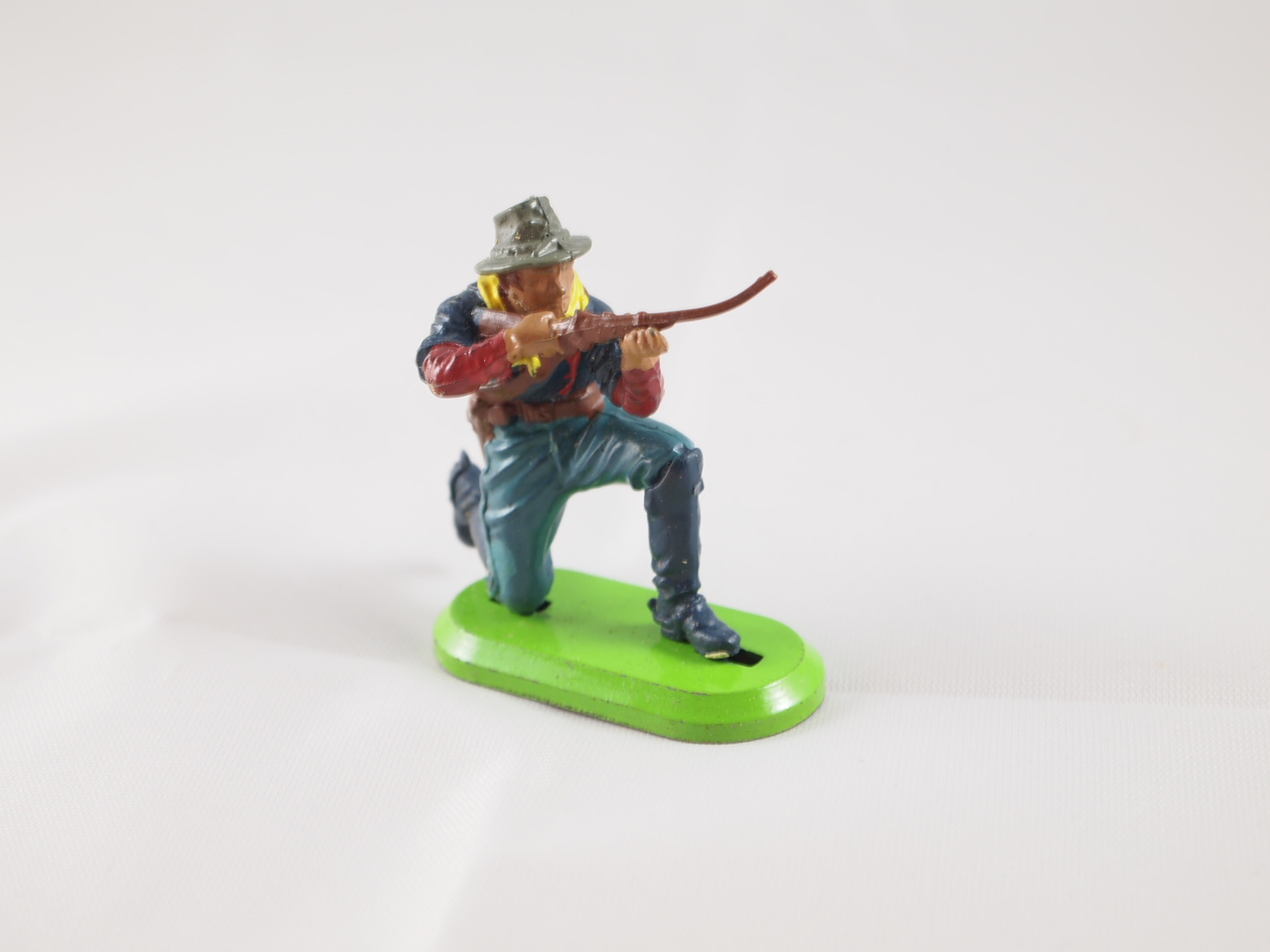 Britains Soldier 7th Cavalry kneeling firing - 1971