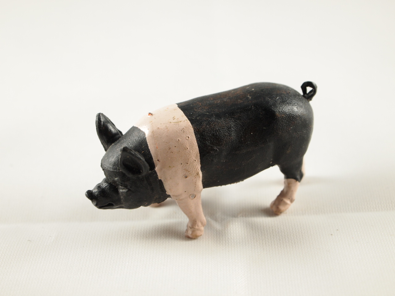 Britians Pig Black/Rose Standing