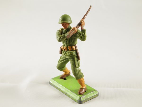 Britains - WWII American Soldier - Clubbing With RifleBritains - WWII American Soldier - Clubbing With Rifle